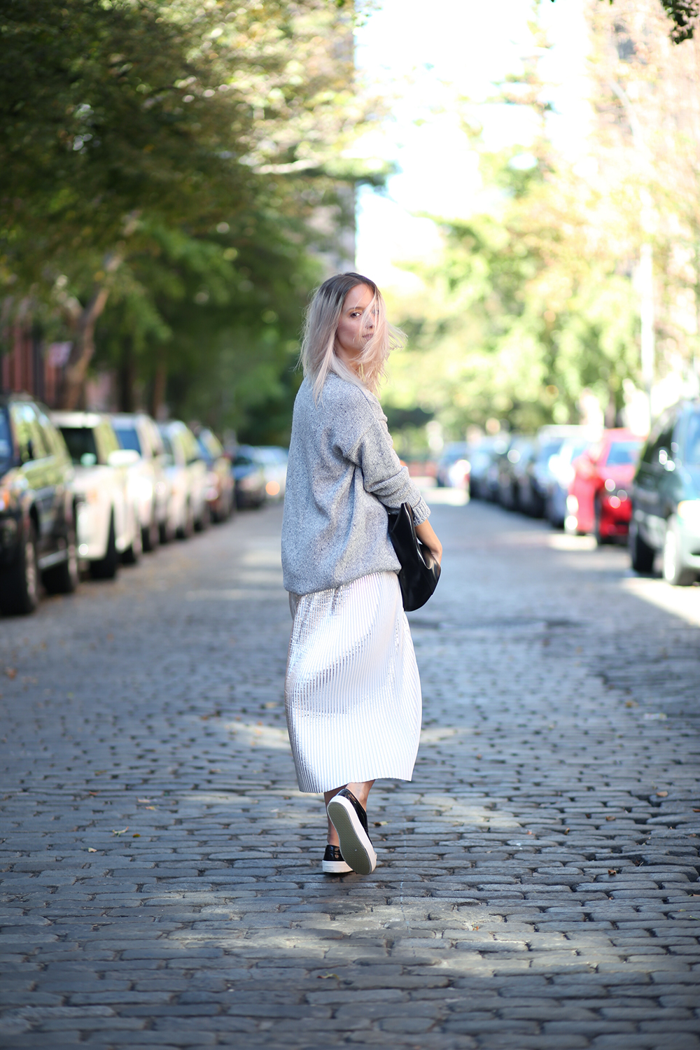 Silver pleated skirt | THEFASHIONGUITAR