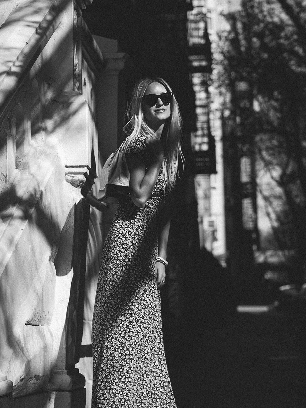 Charlotte Groeneveld Thefashionguitar in Tomas Maier and Chanel Gabrielle bag