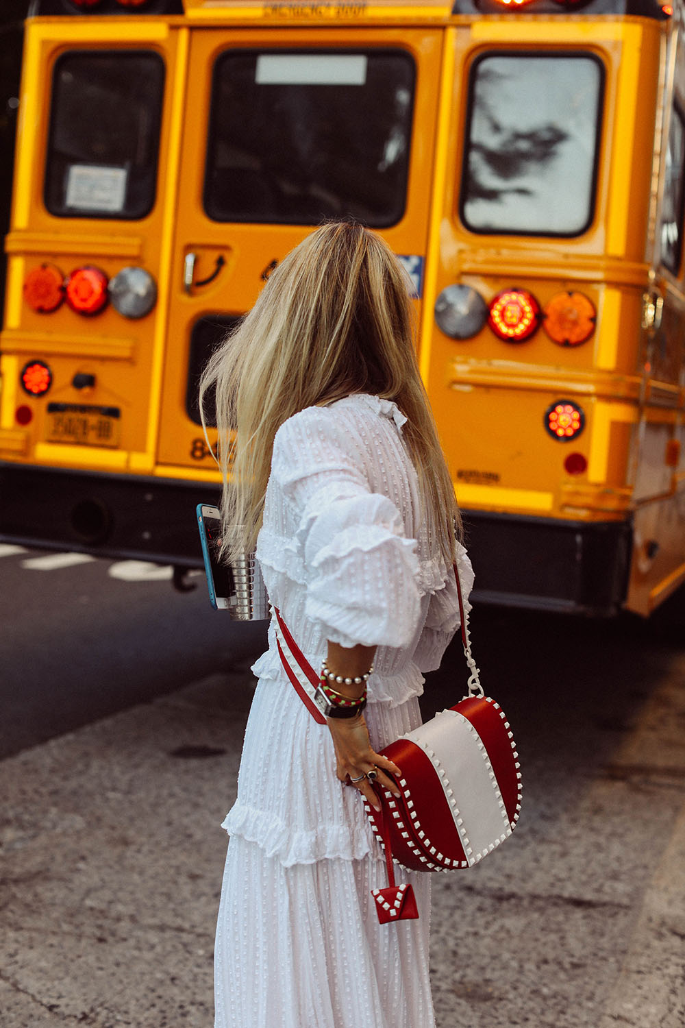 Summer-white and Valentino VLTN messenger bag by Charlotte Groeneveld Thefashionguitar